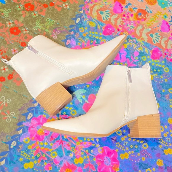 Universal Thread Women's Cream Ankle Boots size 9 - Picture 3 of 4